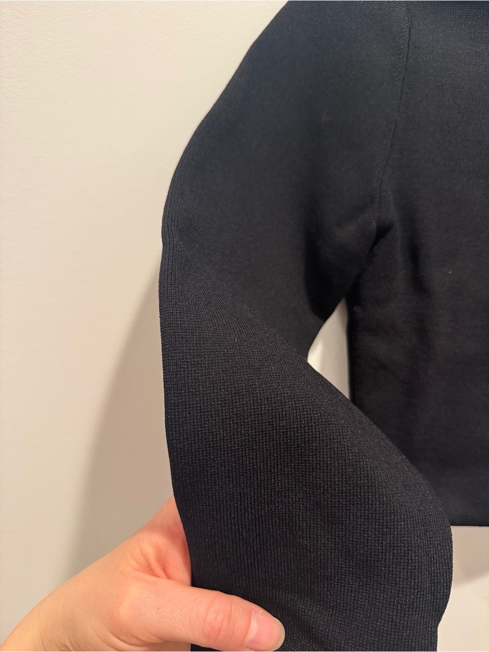 Babaton Black Long-Sleeve Cropped Top - Picture 3 of 5